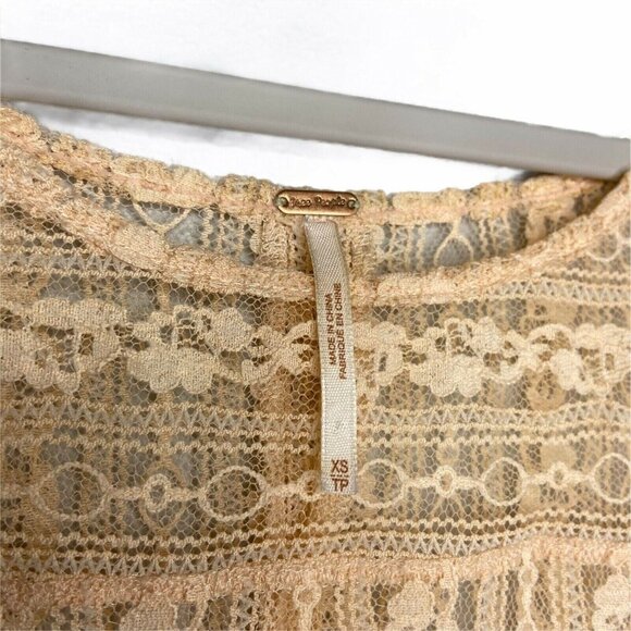 Free People Short Sleeve Size‎ XSmall Peach Top Blouse Boxy Lace - Picture 4 of 9